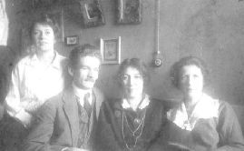 Его дети Анна, Ирина, Михаил и его жена Евгения